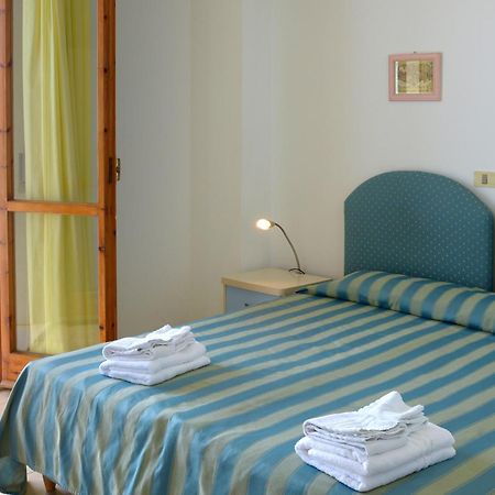 Hotel Embassy Pesaro Exterior foto