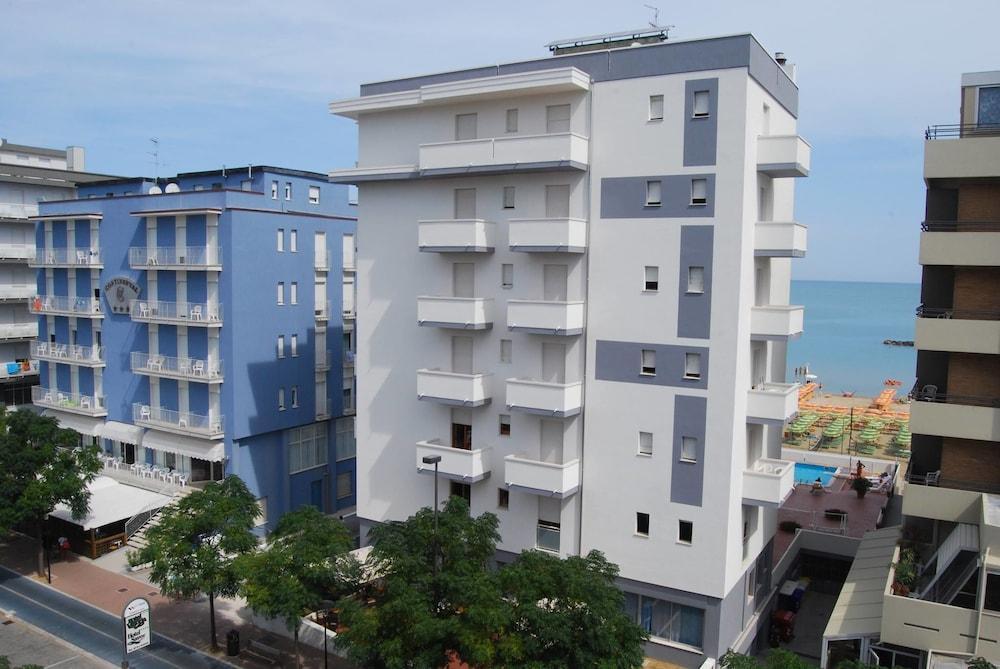 Hotel Embassy Pesaro Exterior foto
