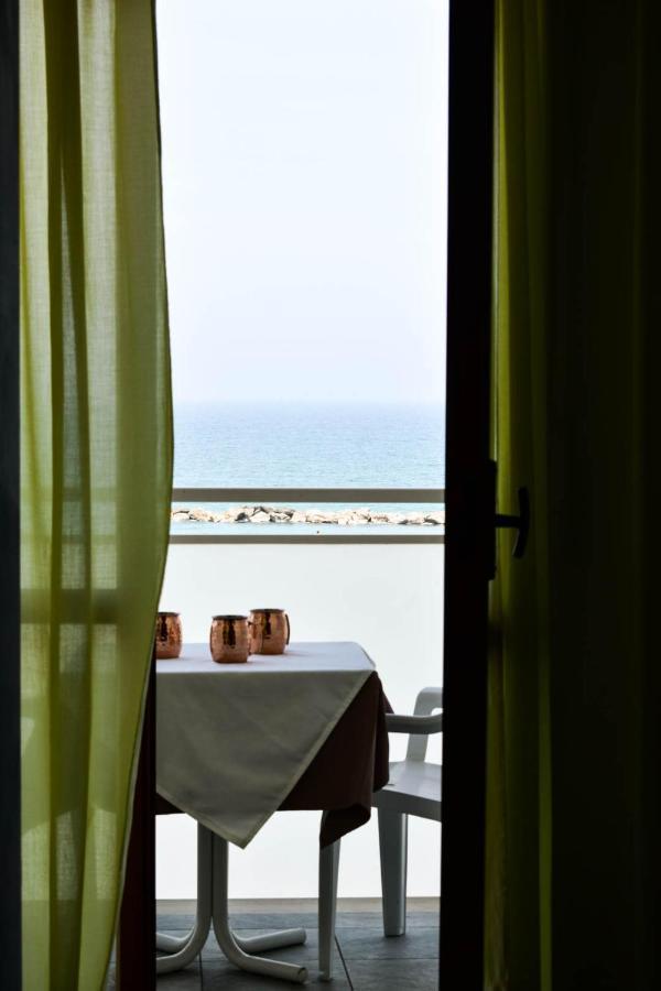 Hotel Embassy Pesaro Exterior foto