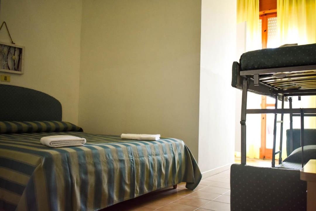 Hotel Embassy Pesaro Exterior foto