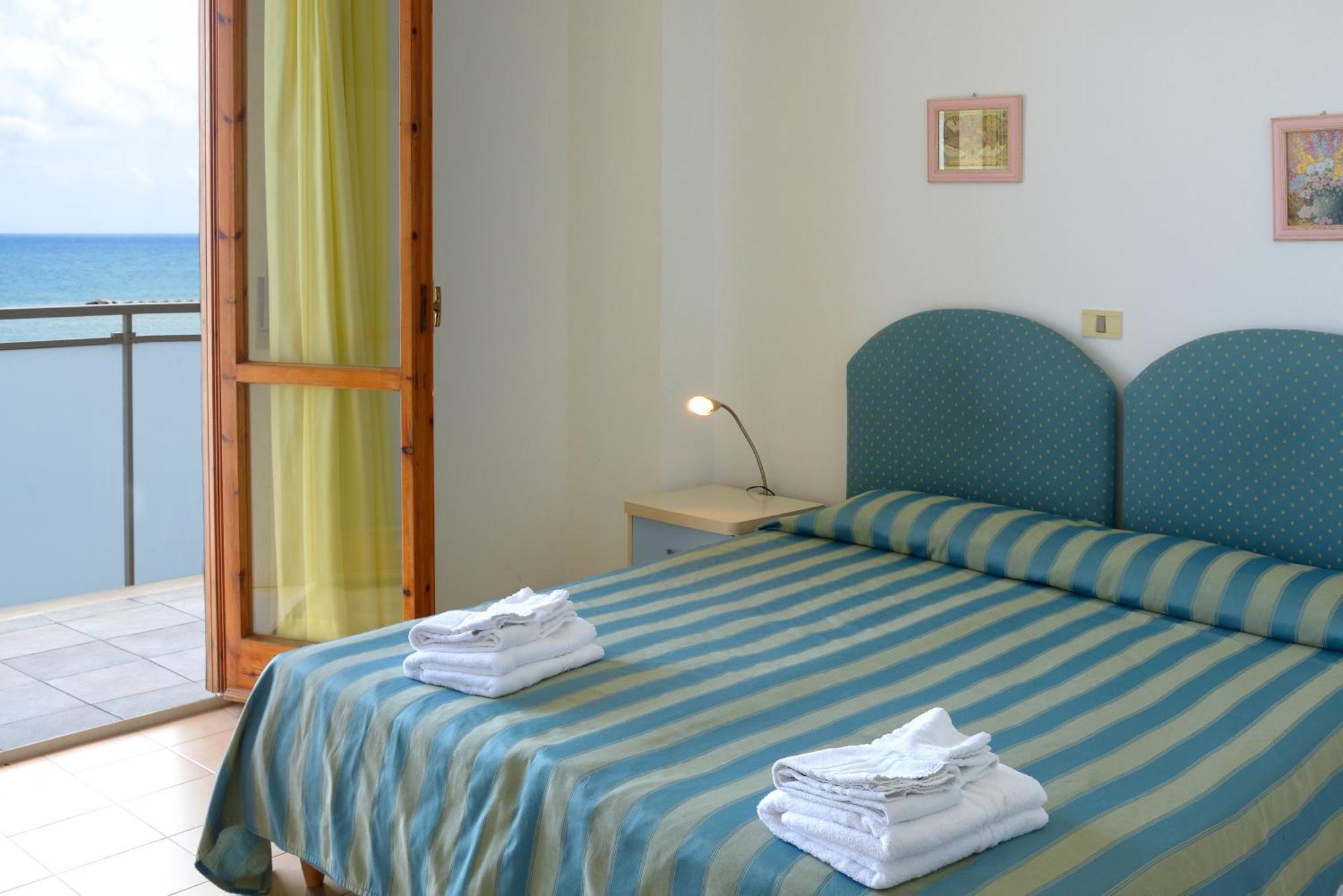 Hotel Embassy Pesaro Exterior foto