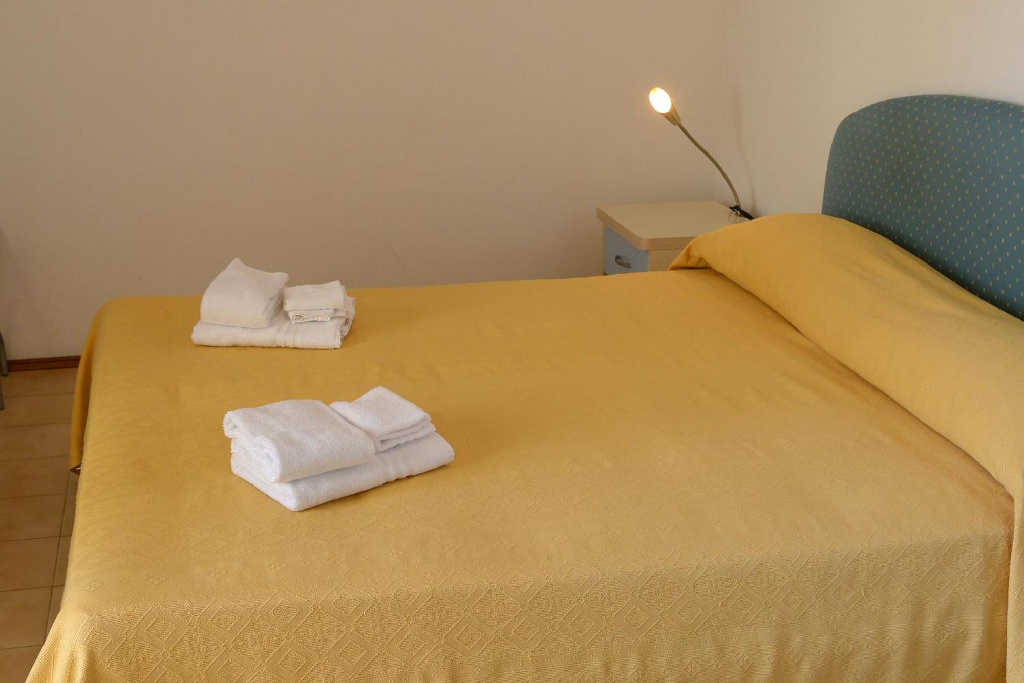 Hotel Embassy Pesaro Exterior foto