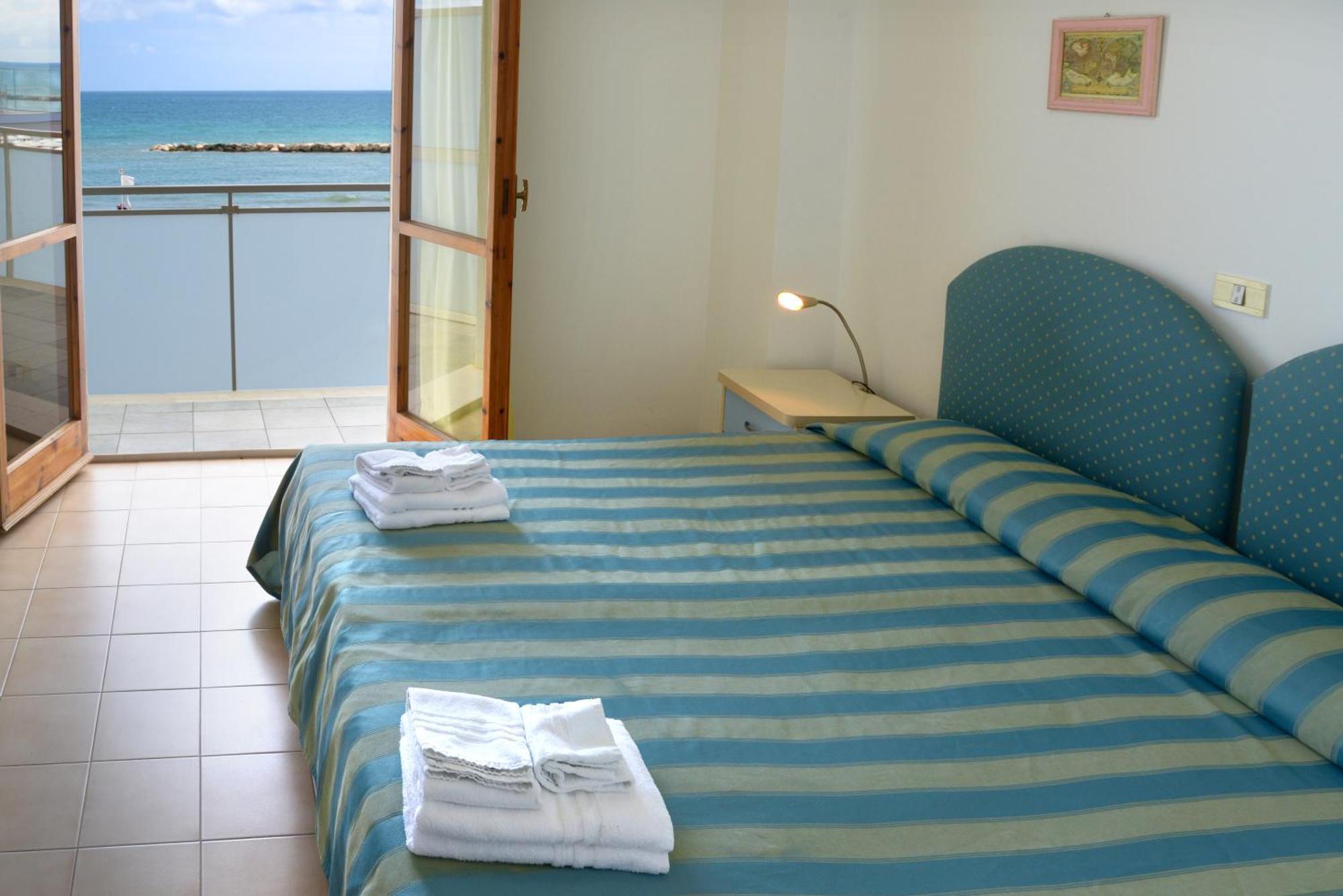 Hotel Embassy Pesaro Exterior foto