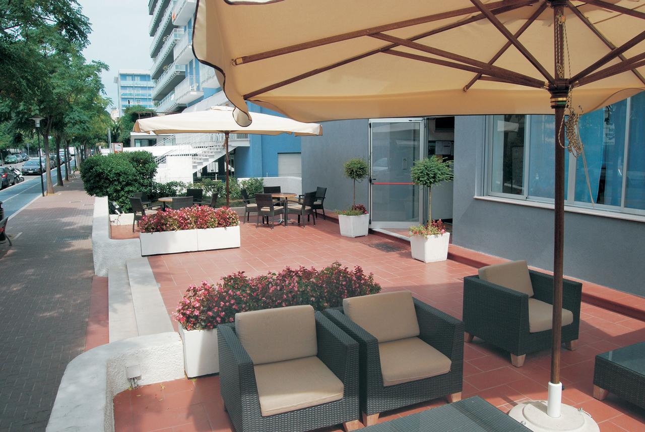 Hotel Embassy Pesaro Exterior foto